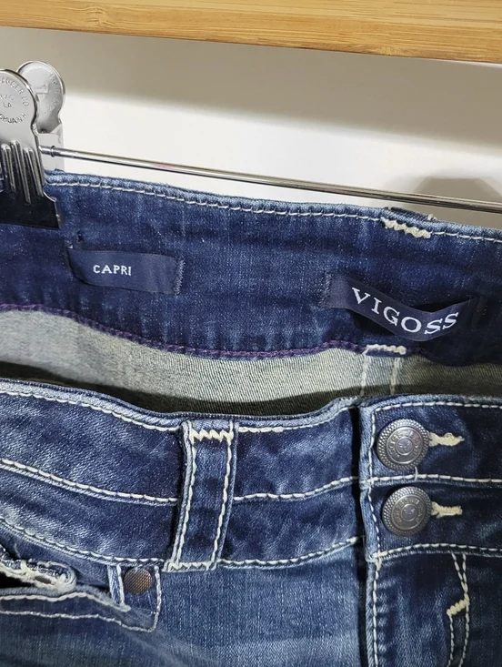 Women's Vigoss Capri Jeans Heritage Fit, Size 16 w/ a 21" inseam - Picture 4 of 6